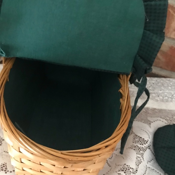 Rare VTG Handcrafted Santa Holiday Wicker Basket - Picture 7 of 11